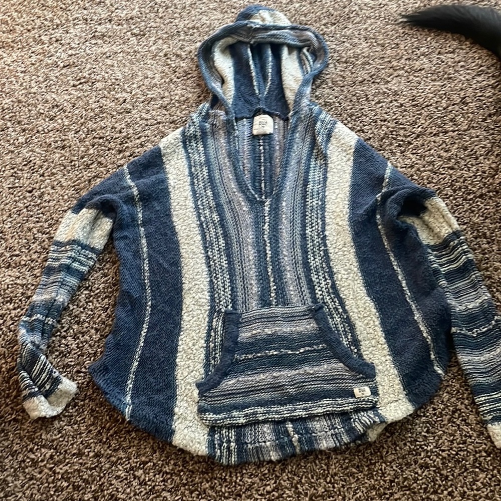 Billabong Blue and White V-Neck Pullover Beach